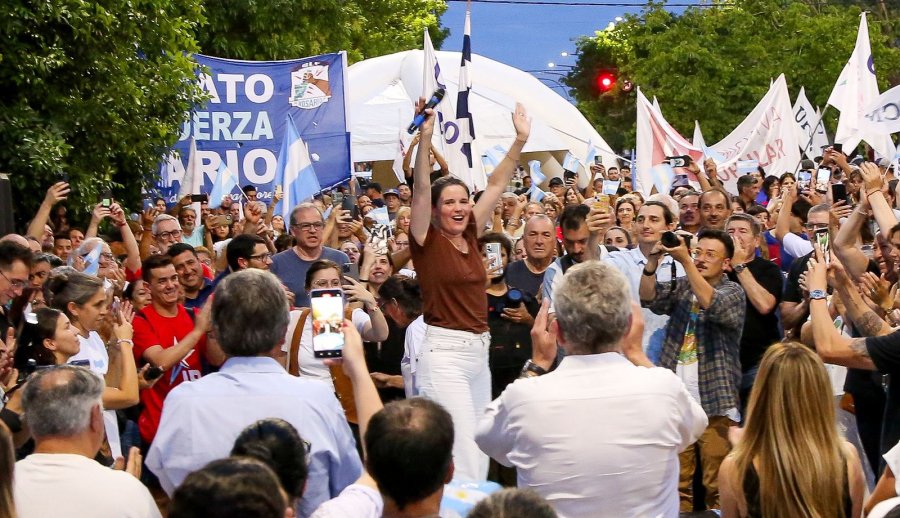 Caren Tepp en el cierre de la campa&ntilde;a de Fuerza Patria en Rosario.