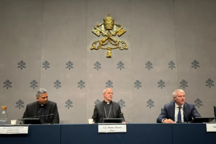 Presentaci&oacute;n en el Vaticano del encuentro interreligioso relativo la conmemoraci&oacute;n de 6 d&eacute;cadas de di&aacute;logo