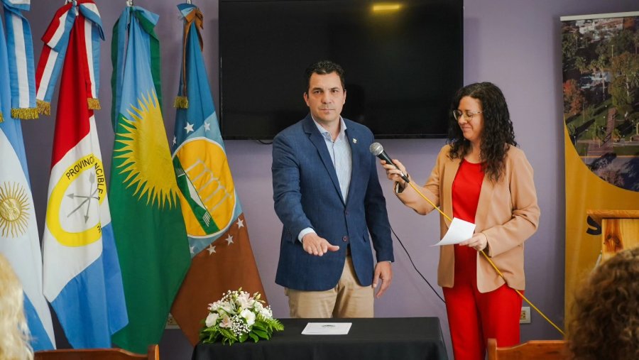 Mauro Gilabert y Mar&iacute;a Bel&eacute;n Peretto durante la significativa ceremonia.