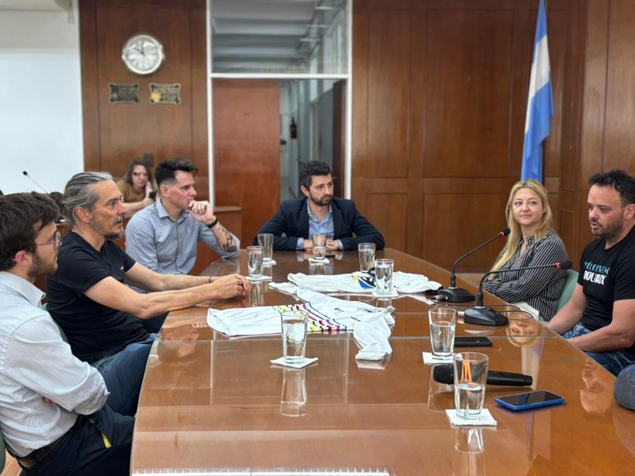 Ante los concejales, Lucas Peretti dio detalles de su gran a&ntilde;o en competencias internacionales. (PRENSA CONCEJO)