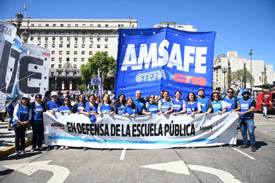 EN LA DULCE ESPERA. Los docentes p&uacute;blicos y privados de Santa Fe aguardan un nuevo llamado a paritarias por parte del gobierno de Pullaro.