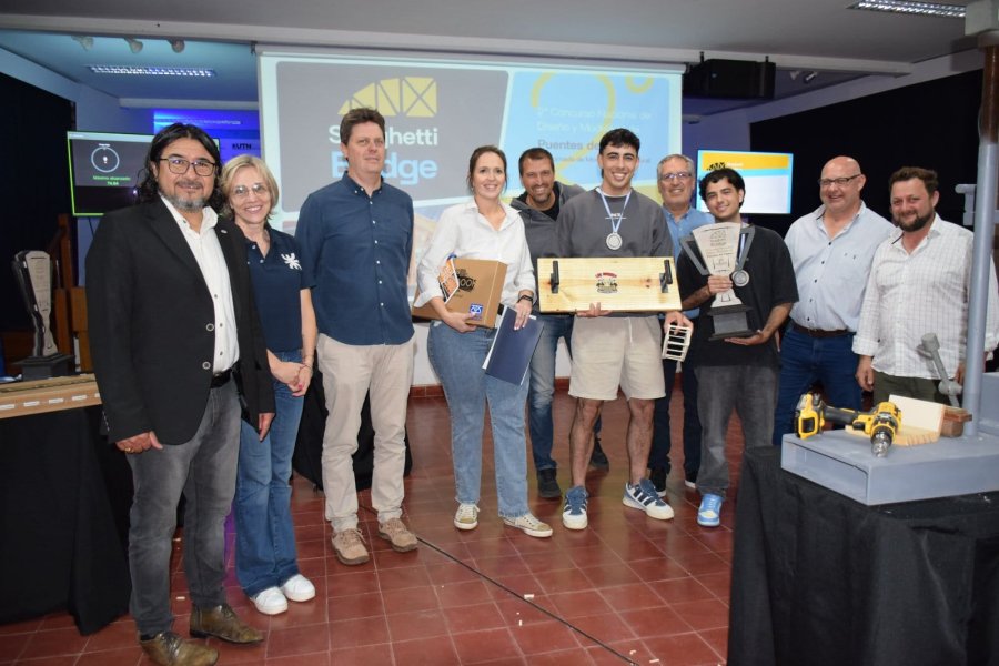 EN SAN FRANCISCO. Los alumnos de 2&deg; y 3&deg; a&ntilde;o de la UTN Facultad Regional Rafaela participaron del evento con la presentaci&oacute;n de varios modelos, de los cuales obtuvieron el primero premio.