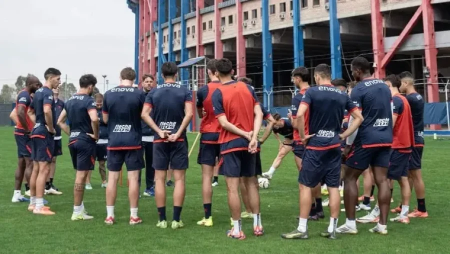 Tensi&oacute;n en Boedo: el plantel amag&oacute; con no entrenarse por falta de pago y Moretti prometi&oacute; saldar la deuda.