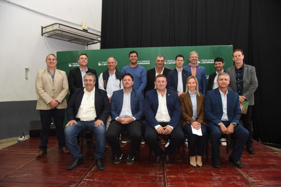 Los integrantes de la Comisi&oacute;n Directiva de Cooperativa Lehmann en la Asamblea realizada en Pilar.