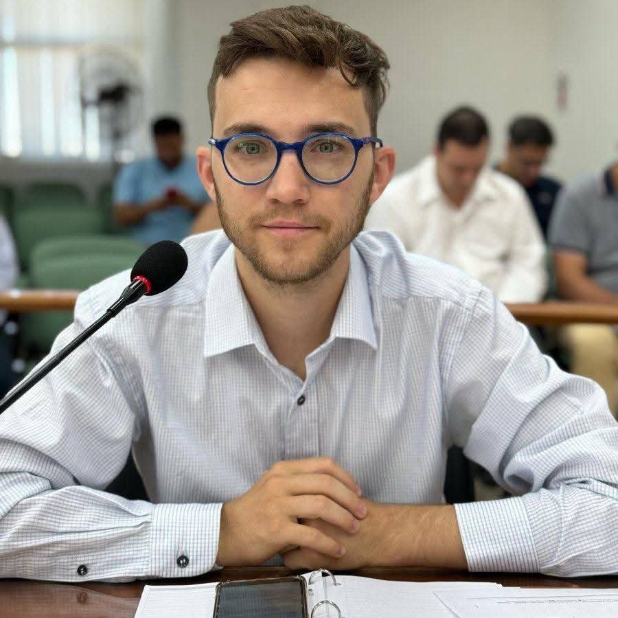 "Este proyecto que trabaj&eacute; junto con el bloque naci&oacute; de un compromiso que asum&iacute; en la reuni&oacute;n de la semana pasada con choferes de aplicaciones, remiseros&nbsp;y&nbsp;agencias", dijo Rolando.