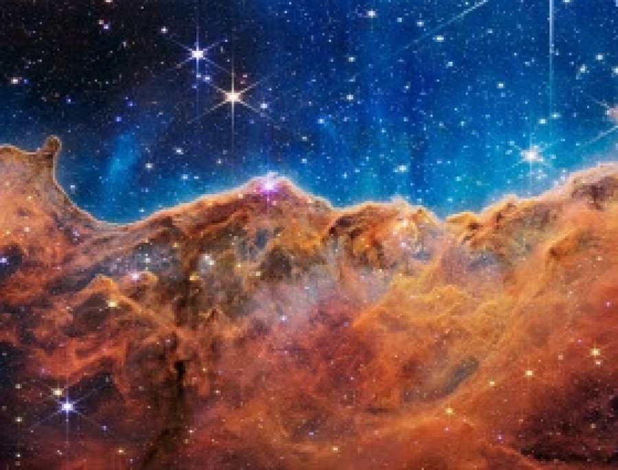 IM&Aacute;GENES. Telescopio Webb de la NASA revela acantilados c&oacute;smicos, un paisaje brillante del nacimiento de estrellas.