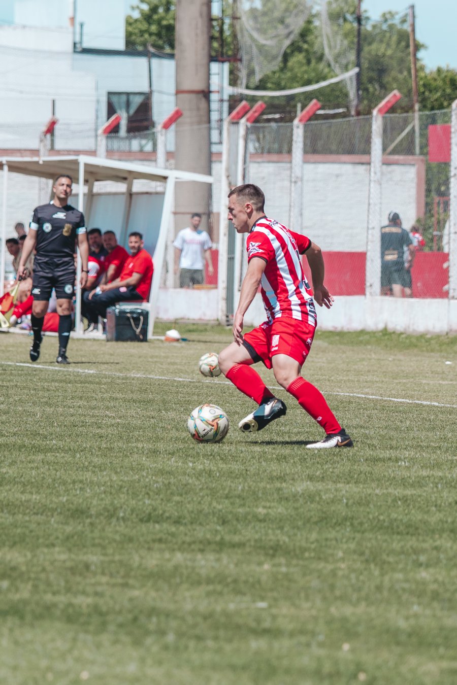 DEL OTRO LADO. Sebasti&aacute;n Acu&ntilde;a cambiar&iacute;a al lateral derecho.