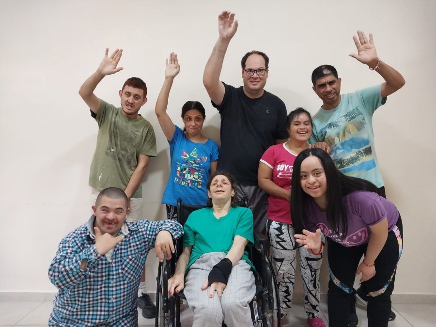 EL ELENCO. Integrado por j&oacute;venes y adultos que forman parte de la instituci&oacute;n.