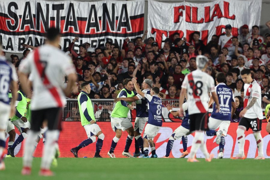 GIMNASIA LE GAN&Oacute; A RIVER EN EL MONUMENTAL