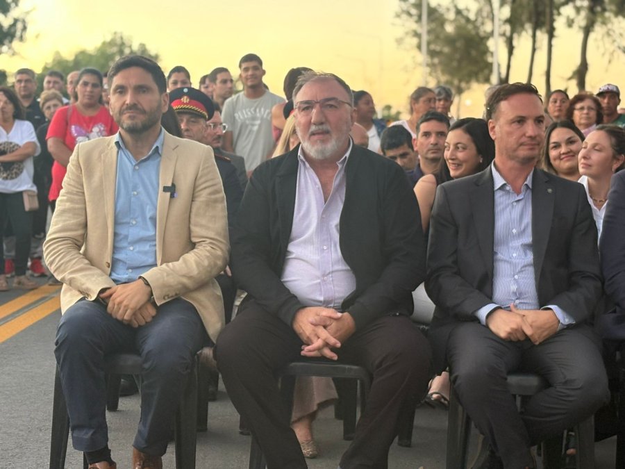 Macimiliano Pullaro, Oscar Mart&iacute;nez y Lisandro Enrico presidiendo la ceremonia.