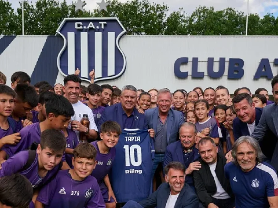 Tapia visit&oacute; las instalaciones de Talleres de C&oacute;rdoba.