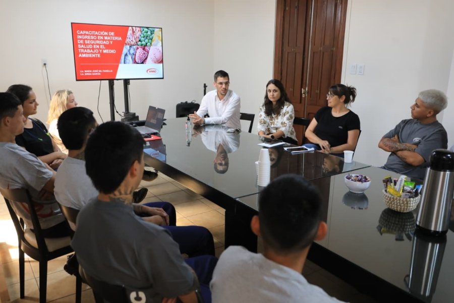 14 j&oacute;venes comenzaron su experiencia en distintas empresas locales.
