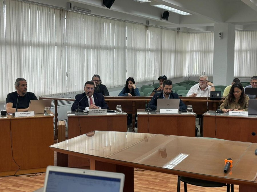 El presidente Lisandro M&aacute;rsico intercambi&oacute; roles con Mar&iacute;a Paz Caruso cuando se trat&oacute; su proyecto sobre el Juzgado de Familia.