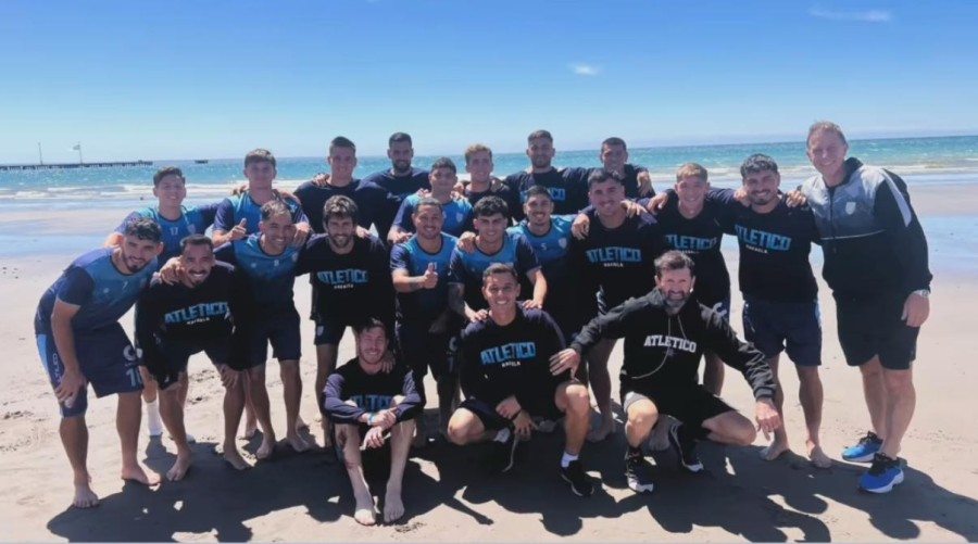 EN PUERTO MADRYN. La Crema inicia una nueva ilusi&oacute;n en busca del ascenso a la Primera Nacional.