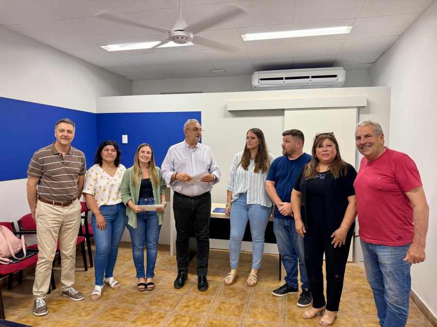 EN SUNCHALES. El senador Calvo y su equipo con la conducci&oacute;n del Centro Comercial, Industrial y de la Producci&oacute;n.