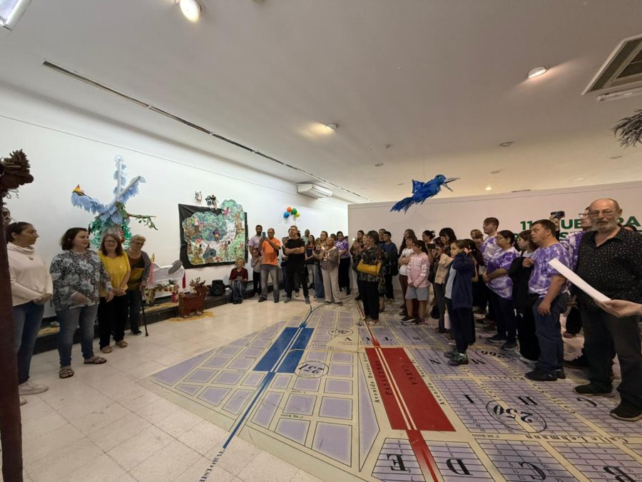El acto de inauguraci&oacute;n de una propuesta invita a explorar un universo donde lo real y lo imaginario se entrelazan, reforzando la conexi&oacute;n entre naturaleza, arte y fantas&iacute;a.