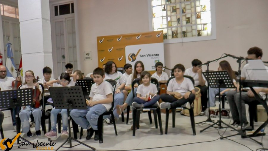Una de las agrupaciones durante su presentaci&oacute;n.