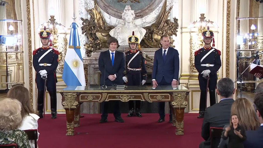 CEREMONIA. Tras jurar como ministro del Interior, Santilli iniciar&aacute; una gira por el pa&iacute;s para reunirse con gobernadores aliados y buscar acuerdos que impulsen las principales reformas del Gobierno.