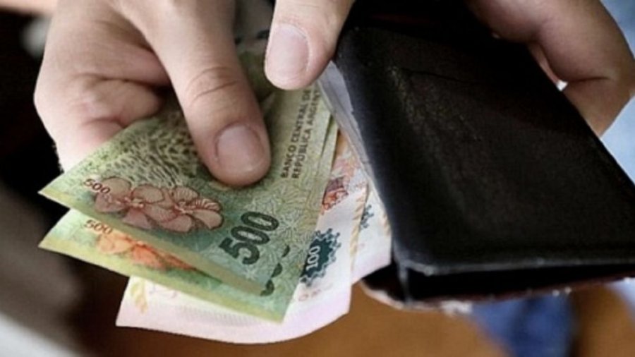 EN CAIDA. Los salarios registrados volvieron a perder frente a la inflaci&oacute;n en septiembre.