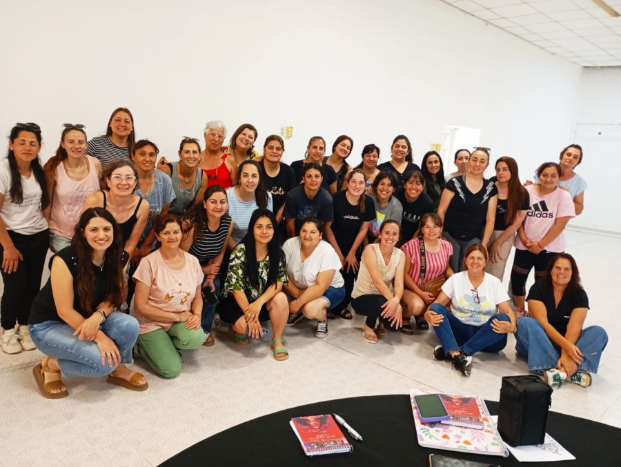 El grupo que partiipa de la capacitaci&oacute;n.