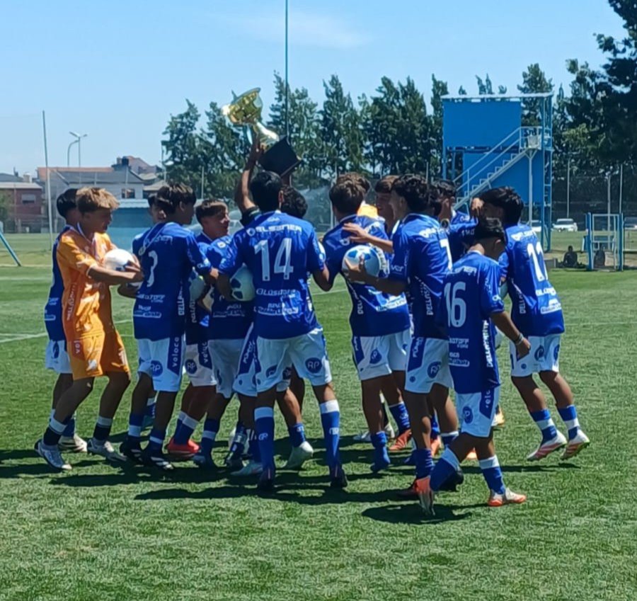 LA SUB-15 DE ATL&Eacute;TICO DE RAFAELA CELEBR&Oacute; EL T&Iacute;TULO