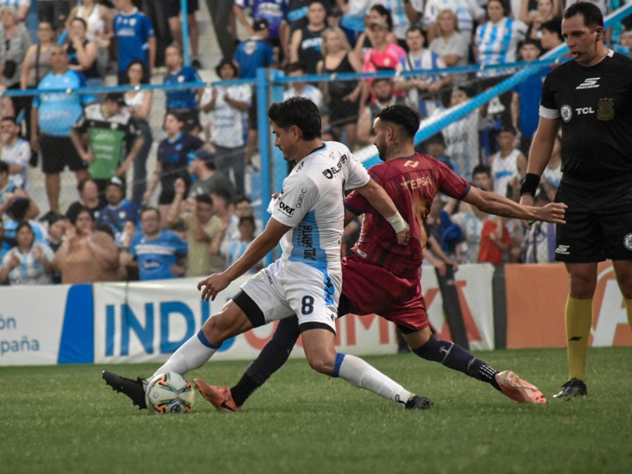 LA CREMA ENFRENTAR&Aacute; A DOUGLAS EN SEMIS POR EL ASCENSO
