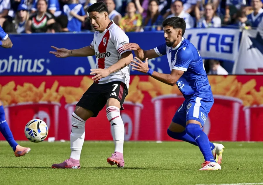 Escena del partido entre Velez Sarsfield y River Plate, en el estadio Jos&eacute; Amalfitani por la 16&deg; fecha del Torneo Clausura.