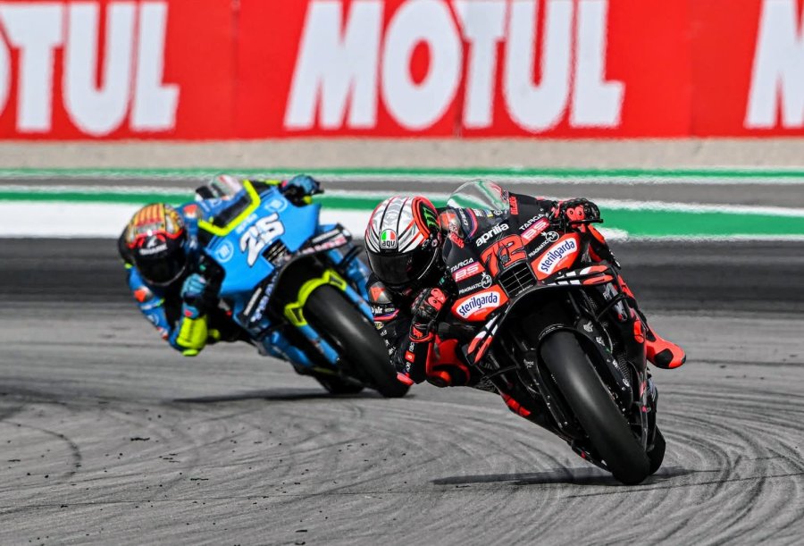 Marco Bezzecchi y Ra&uacute;l Fern&aacute;ndez lideraron el doblete de Aprilia.