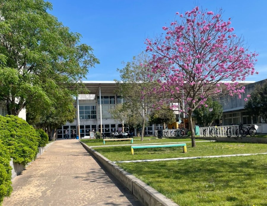 El Instituto Superior del Profesorado "Joaqu&iacute;n V. Gonz&aacute;lez" tiene su sede en calle