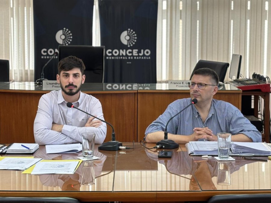 El presidente del Concejo, Lisandro M&aacute;rsico, junto al secretario legislativo, Nicol&aacute;s Abdala.