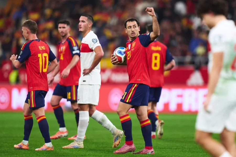 Espa&ntilde;a empat&oacute; pero se meti&oacute; en el Mundial.