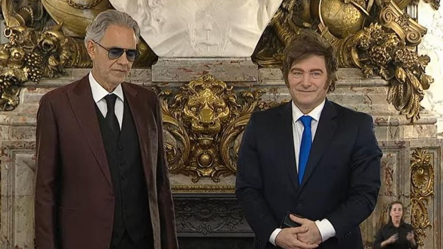 VISITA ILUSTRE. Milei condecor&oacute; a Andrea Bocelli en Casa Rosada y el tenor ofreci&oacute; un show para el Gabinete.