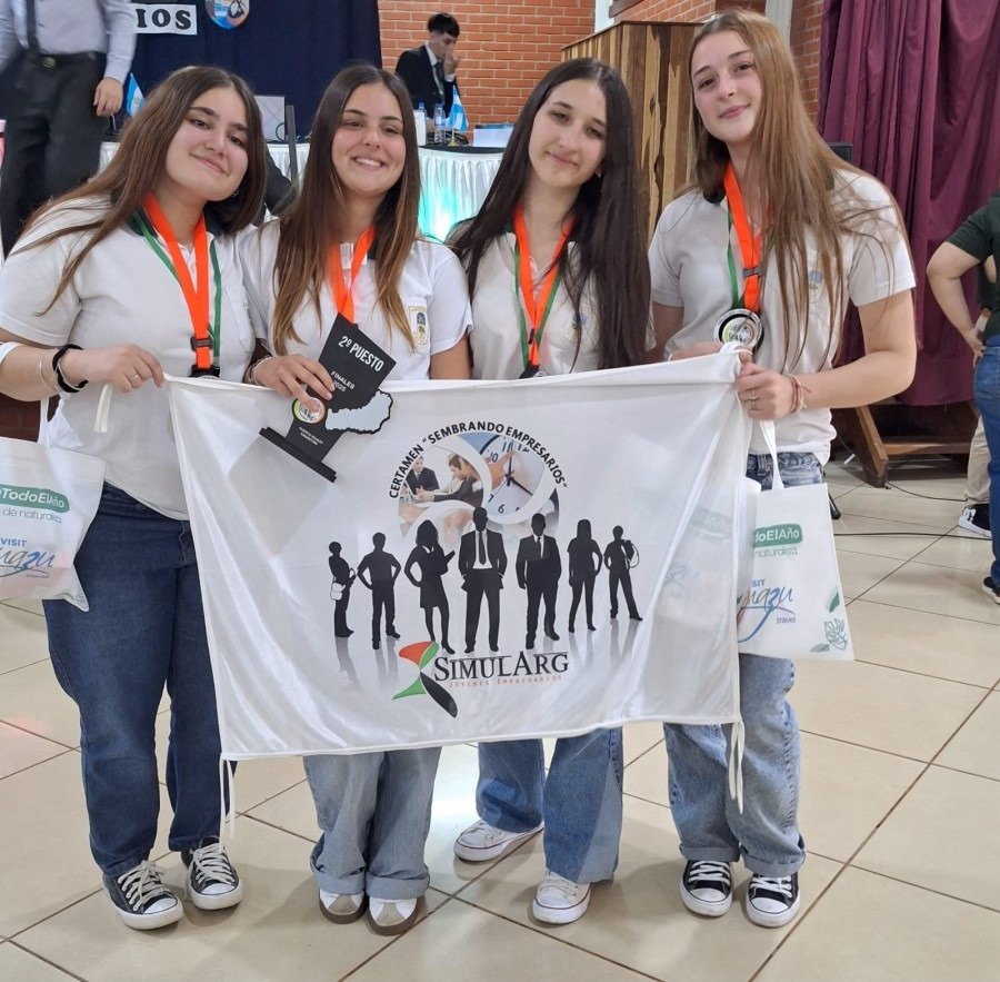 LAS GANADORAS. Sol Chiabrando, Luisina Castagno, Angelina Ferrer y Julia Ferrero.