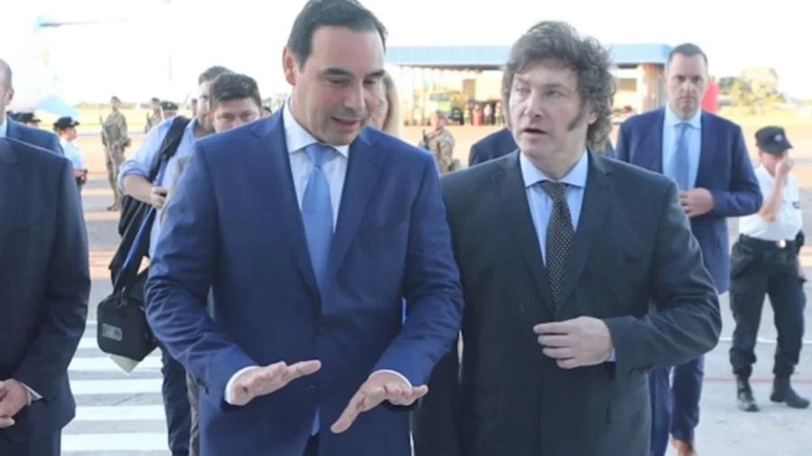 Gustavo Vald&eacute;s, gobernador de Corrientes, y Javier Milei.