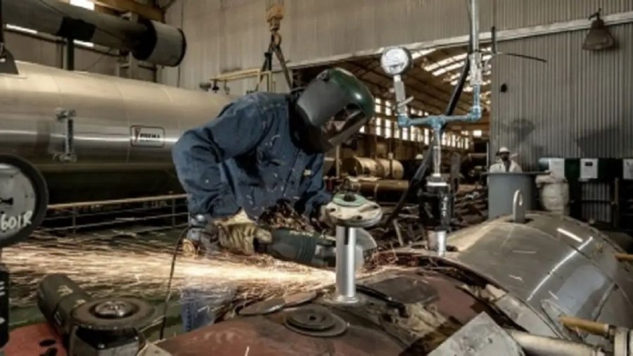 SIGUE EL ESTANCAMIENTO. solo el 3,4% de los industriales proyecta ampliar su plantilla entre noviembre y enero.