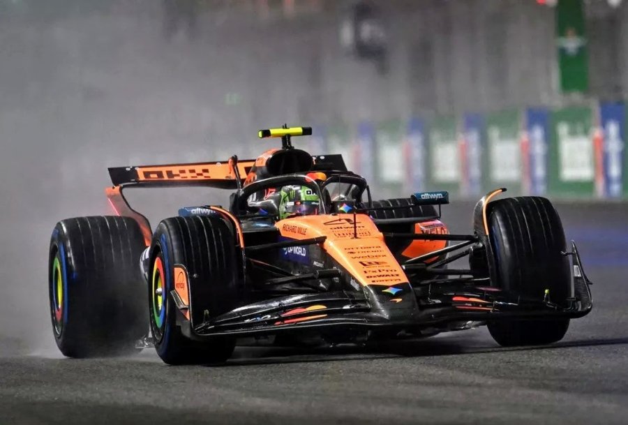 Lando Norris estableci&oacute; la pole en un trazado complicado por la lluvia.