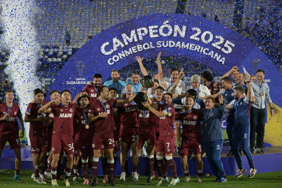 Lan&uacute;s festej&oacute; el t&iacute;tulo al imponerse en los penales ante Atl&eacute;tico Mineiro