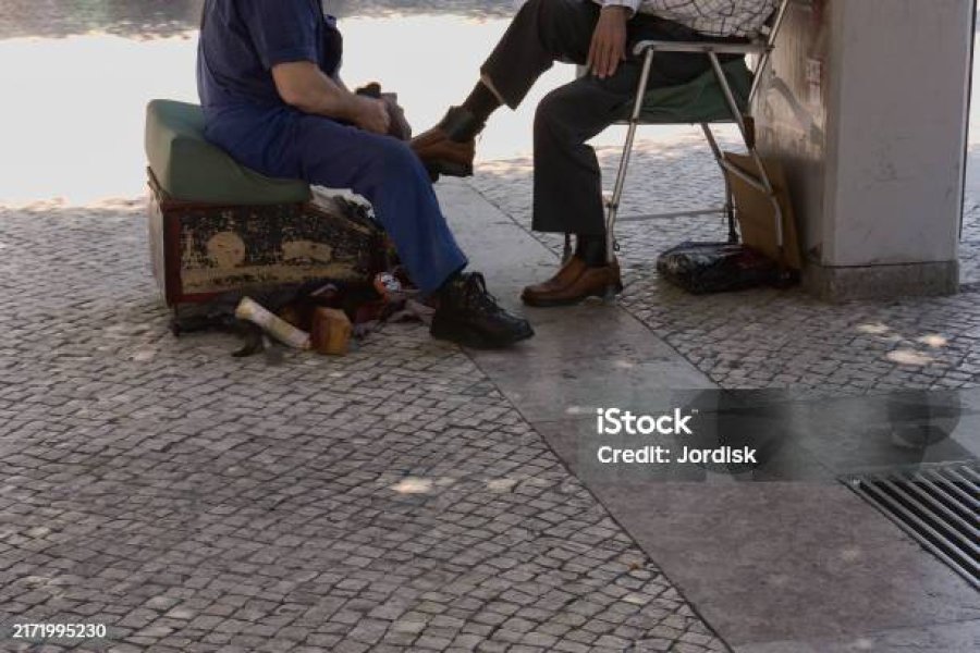 Tras la ca&iacute;da del empleo en la Salud p&uacute;blica el lustrado fue su fuente de ingresos.