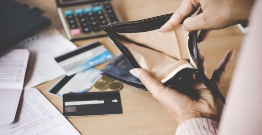 MOROSIDAD FAMILIAR. Atribuye principalmente a la incapacidad de los salarios para ajustarse a la inflaci&oacute;n y a las elevadas tasas de inter&eacute;s.