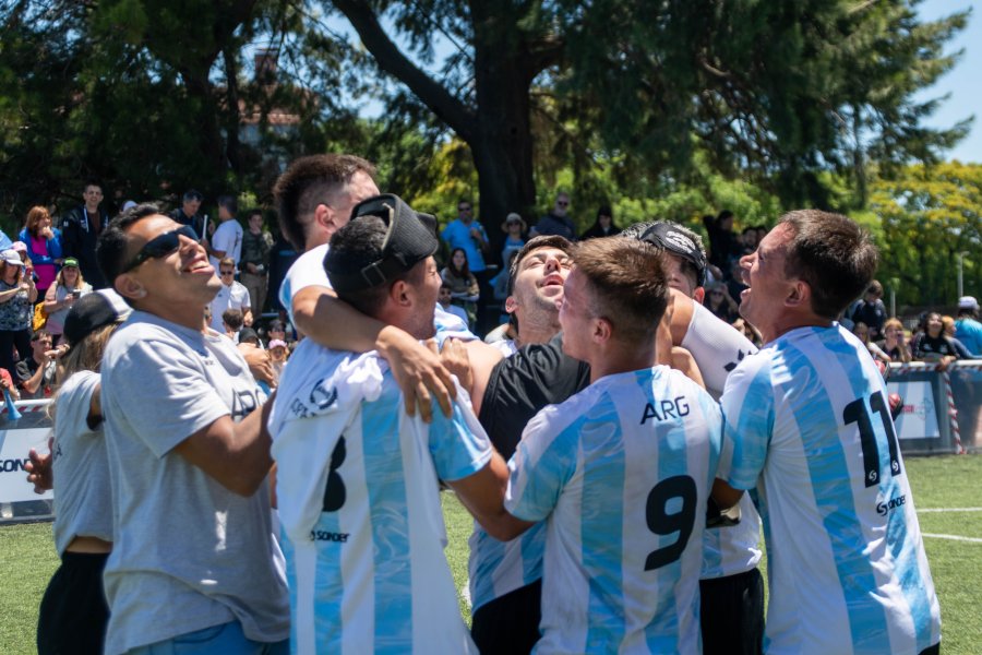 Celebraci&oacute;n de la selecci&oacute;n campeona.