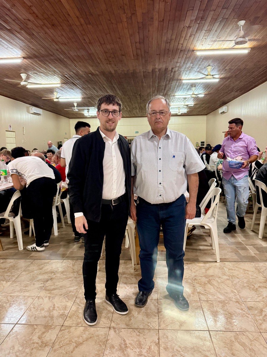 Lucas Fresneda y Adri&aacute;n Oggero durante el festejo.