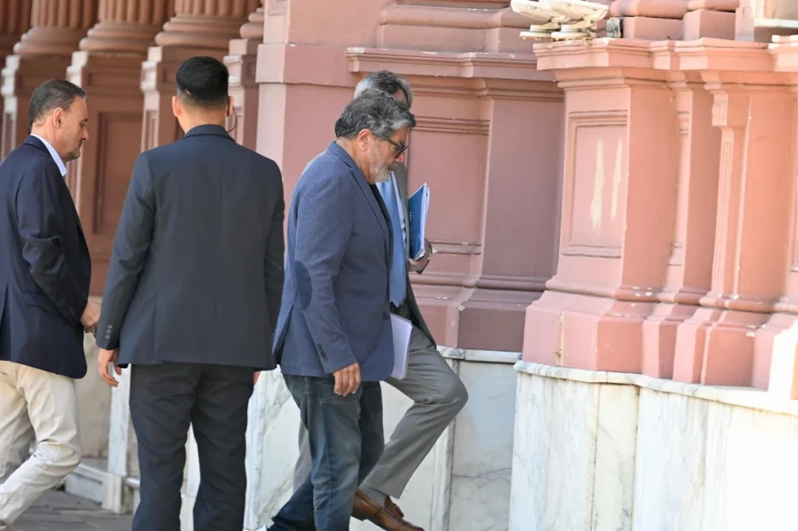 El l&iacute;der de la UOCRA, Gerardo Mart&iacute;nez, en el ingreso de la Casa Rosada.