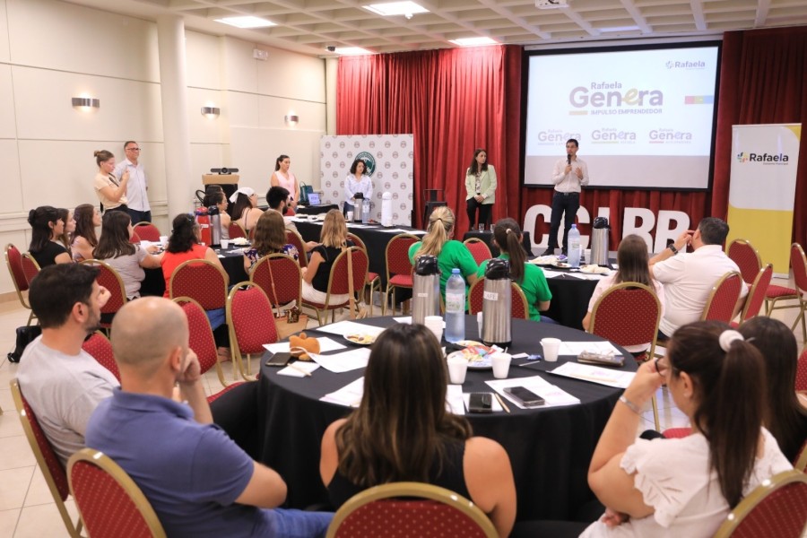 La instancia de capacitaci&oacute;n estuvo destinada a mejorar las habilidades de comunicaci&oacute;n y potenciar las ventas de los emprendimientos.