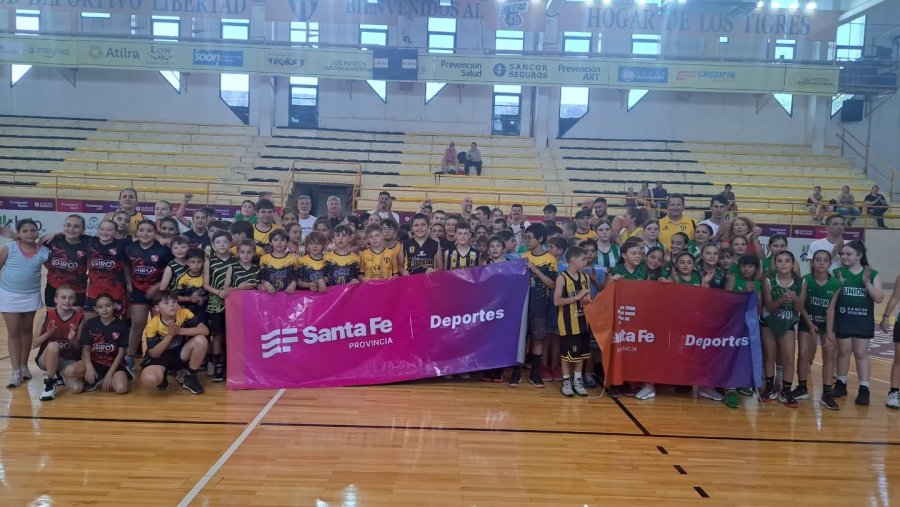 CAMPUS. Los basquetbolistas que participaron de la realizaci&oacute;n.