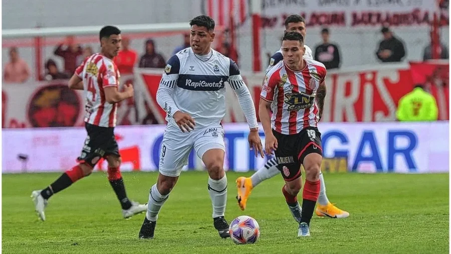 GIMNASIA VISITA A BARRACAS CENTRAL