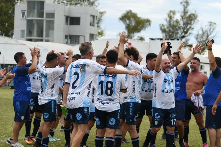 ATL&Eacute;TICO DE RAFAELA FESTEJ&Oacute; EL T&Iacute;TULO EN EL F&Uacute;TBOL SENIOR LIGUISTA