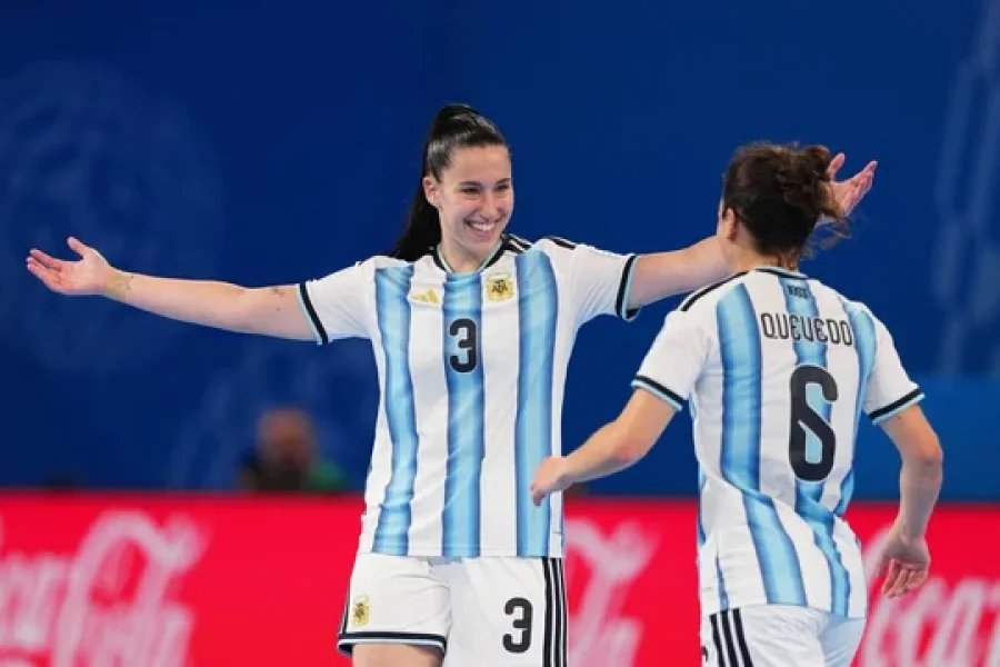 Lucia Rossi anot&oacute; dos de los cuatro goles argentinos.