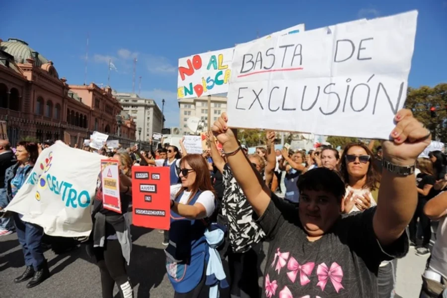 Activista marchando.