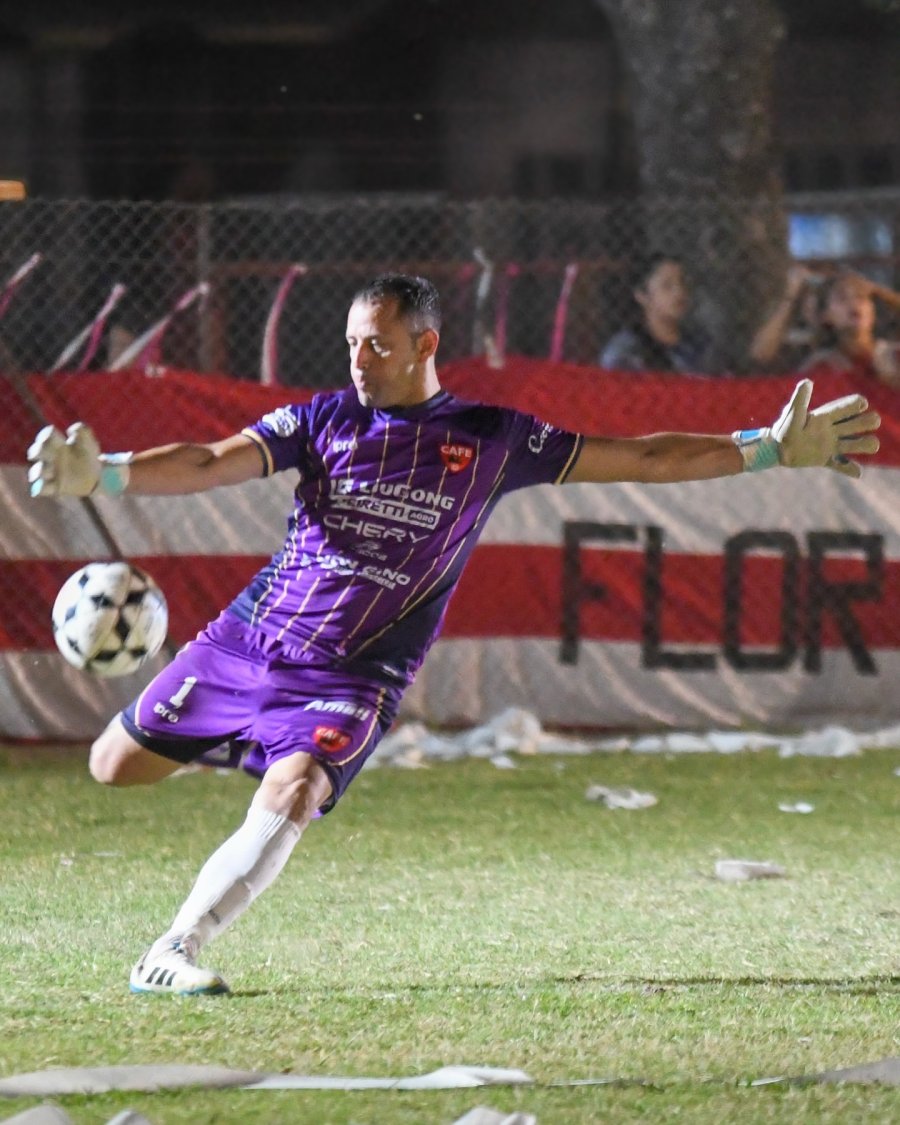 ARQUERO CAMPEON. Jorge Gallizzi viene de obtener el Clausura con Ferro, que recibe a Uni&oacute;n.