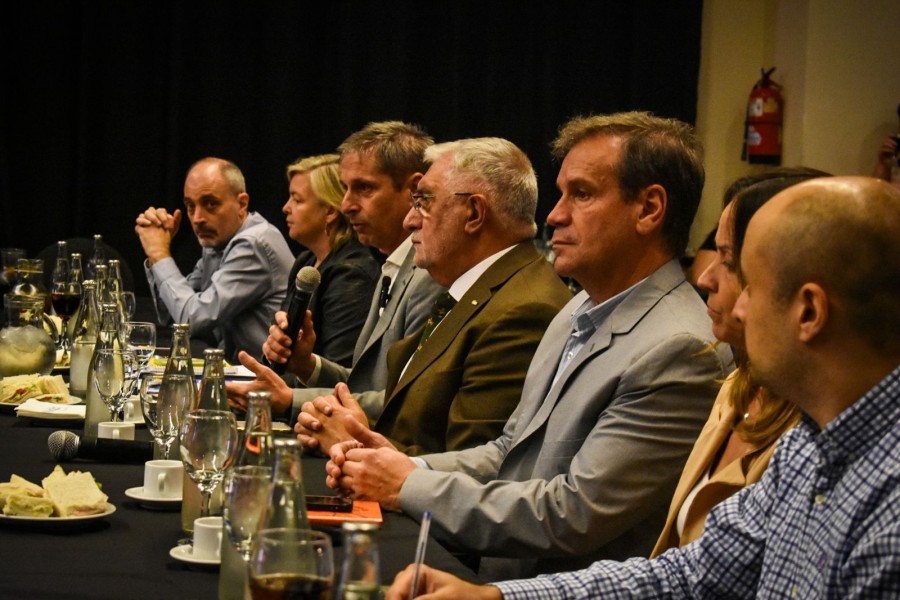 La Mesa Sectorial de Comercio reuni&oacute; a funcionarios provinciales y referentes del sector privado en la Asociaci&oacute;n Empresaria de Rosario.